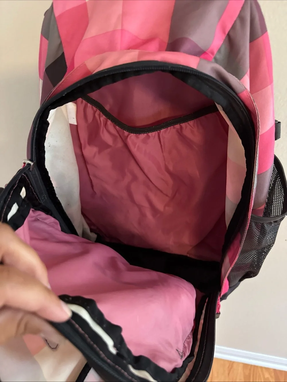 The North Face Wasatch Girls Backpack! Pink/Gray Plaid Zip Pockets